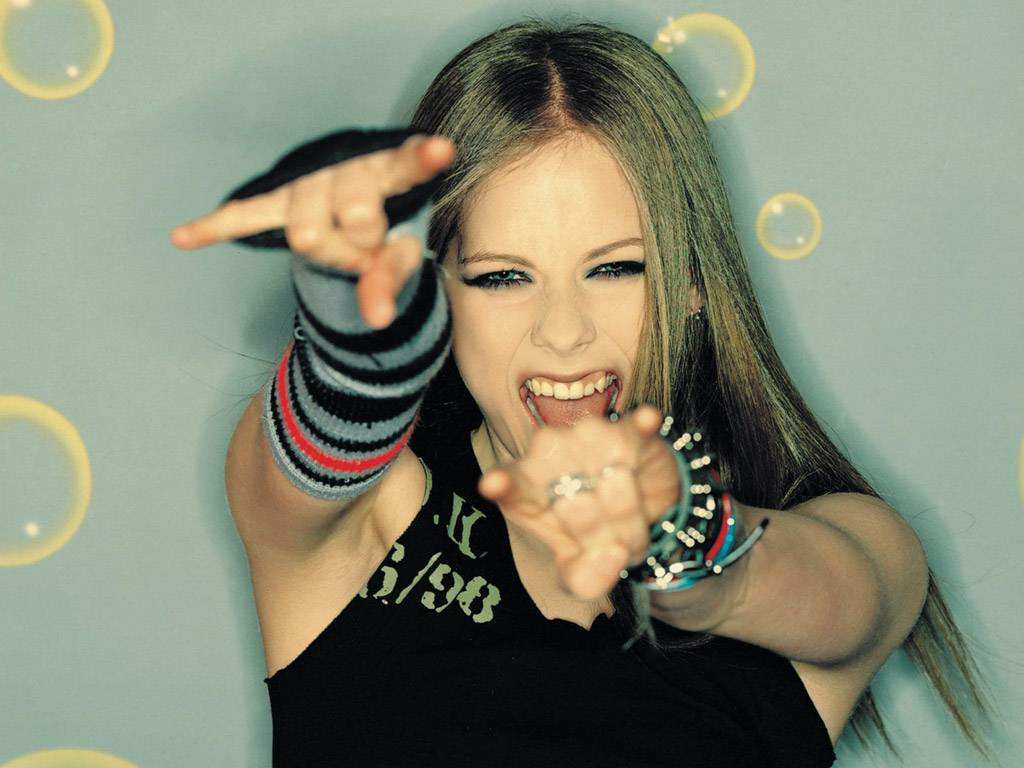     :  :   - Avril Lavigne 005