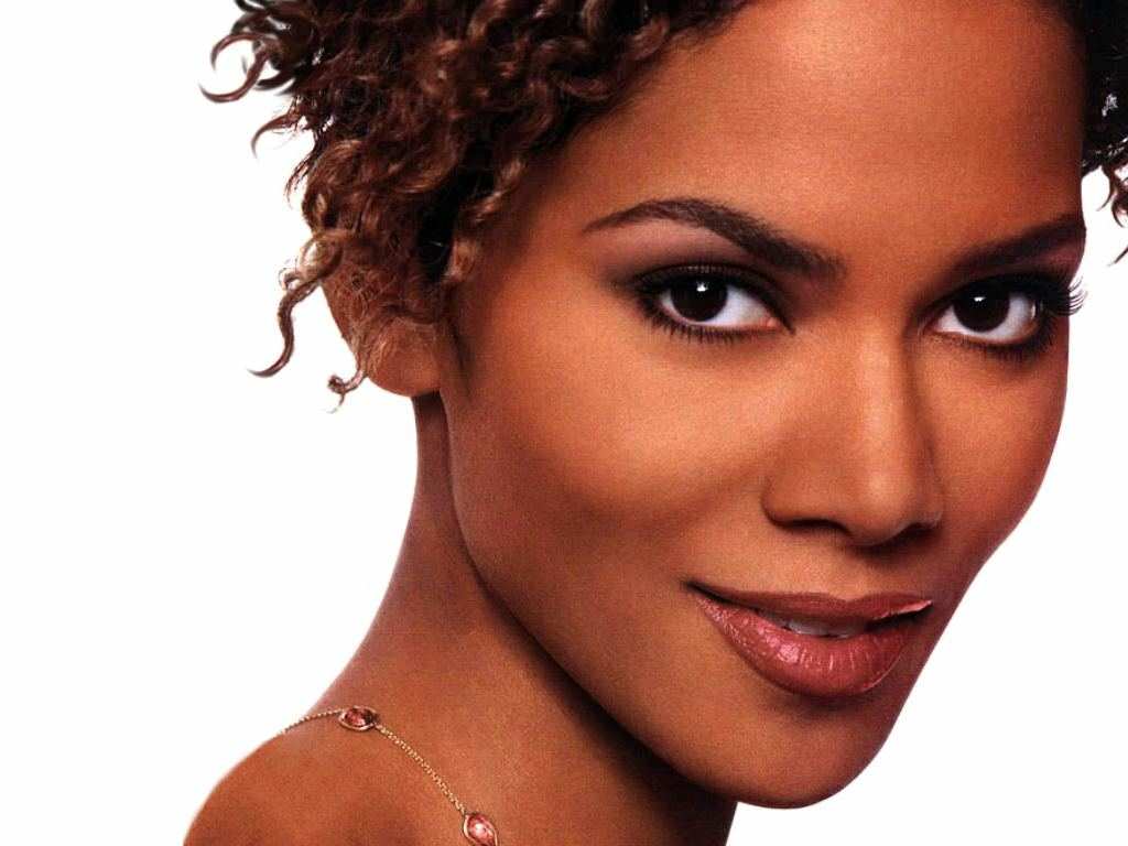     :  :   - Halle Berry 014