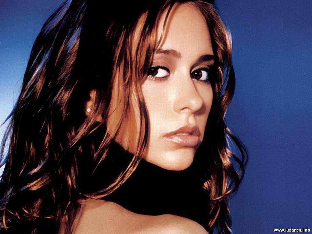     :  :    - Jennifer Love Hewitt 020